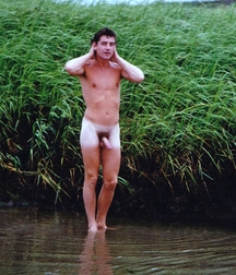 free and naked 5ba79c9adc886.jpg