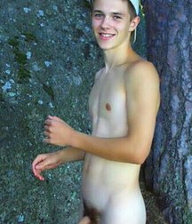 free and naked 5ba79cb6cdd56.jpg