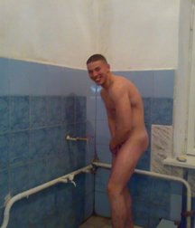 caught naked 5ba79dbf0809e.jpg