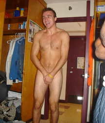 caught naked 5ba79dc6af04e.jpg