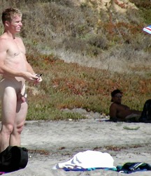 nudists on the beach 5ba9053134139.jpg