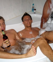 moments between friends 5bae2353180d1.jpg