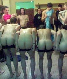 Straight in the locker room  5bafc73c22fe2.jpg