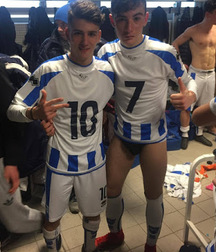 Straight in the locker room  5bafc740d9f44.jpg
