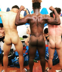 Straight in the locker room  5bafc7580c95d.jpg