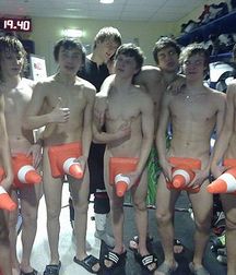 Straight in the locker room  5bafc75b2414e.jpg