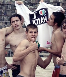 guys in a group 5bb117a705d3d.jpg