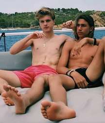 two nice friends 5bb6810789f87.jpg