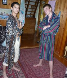 two nice friends 5bb6810e2b85e.jpg