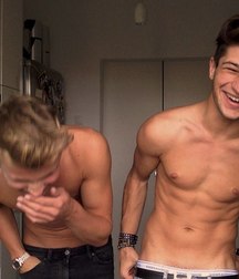 two nice friends 5bb681227f3b0.jpg