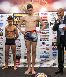 the correct weight (sexy moment) 5bbede7aa13c0.jpg