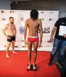 the correct weight (sexy moment) 5bbede8ed795d.jpg