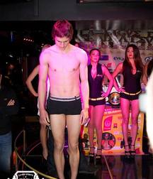 the correct weight (sexy moment) 5bbede992354f.jpg