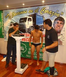 the correct weight (sexy moment) 5bbede9e9ddd5.jpg