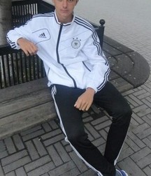 boys sitting on the bench 5bc0c19189fc4.jpg