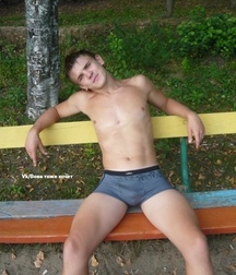 boys sitting on the bench 5bc0c1a4e7e41.jpg