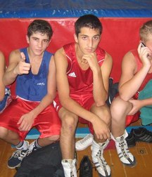 sporty guys 5bce2ea559862.jpg