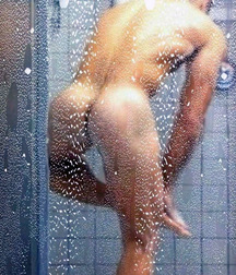 behind the glass of the shower 5bdb3b58a91ce.jpg