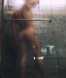 behind the glass of the shower 5bdb3b5b3f72e.jpg