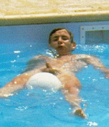 relaxing day at the pool 5be0c26cad398.jpg