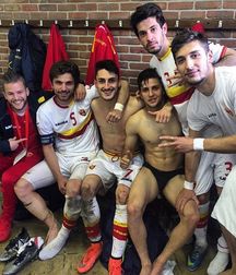 the boys in the locker room 5be1c34f6e2e2.jpg