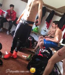 the boys in the locker room 5be1c373ef989.jpg