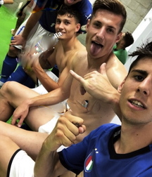 the boys in the locker room 5be1c37ab7f0d.jpg