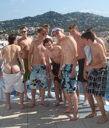 the ass of the straight friend 5be2aeaed74ce.jpg