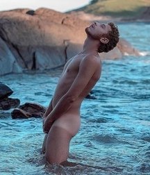 free in the water 5be5494a3becc.jpg