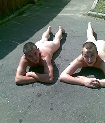 two guys, two asses 5be82630a2b5d.jpg