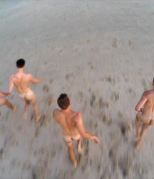 boys running naked 5beda331a3f77.jpg