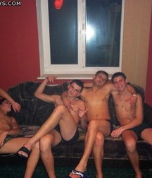 groups of straight guys 5beda36620d35.jpg