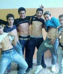 groups of straight guys 5beda36f5d313.jpg