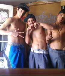 groups of straight guys 5beda37bb7343.jpg