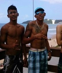 groups of straight guys 5beda37f4b8e8.jpg