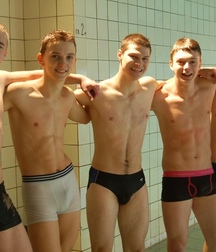 groups of straight guys 5beda3891930b.jpg