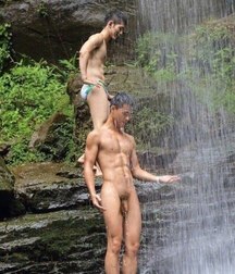 naked in the water 5bef01dab00ed.jpg