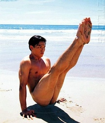 the guys at the beach 5bf45425e71c9.jpg