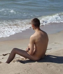 the guys at the beach 5bf454303c6b0.jpg