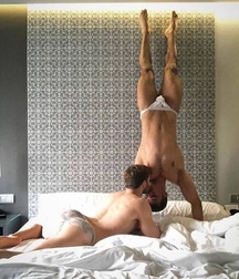 strange kisses between males 5bf5c48c76a04.jpg