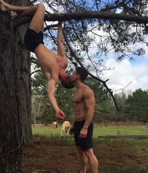 strange kisses between males 5bf5c4959d74d.jpg