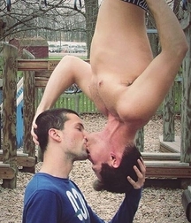 strange kisses between males 5bf5c497570c1.jpg