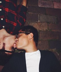 strange kisses between males 5bf5c498cf5e4.jpg