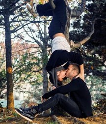 strange kisses between males 5bf5c49bb05da.jpg
