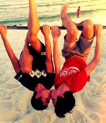 strange kisses between males 5bf5c49fafe80.jpg