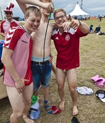 funny straight guys 5bf5c4dc3ca69.jpg