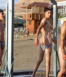 the shower is done outdoors 5bf6cc8a6c217.jpg