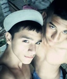 two beautiful friends 5bf6cce56dfd1.jpg