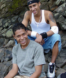 two beautiful friends 5bf6cd060150a.jpg