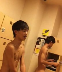 caught in the locker room 5bfd72c886fa5.jpg